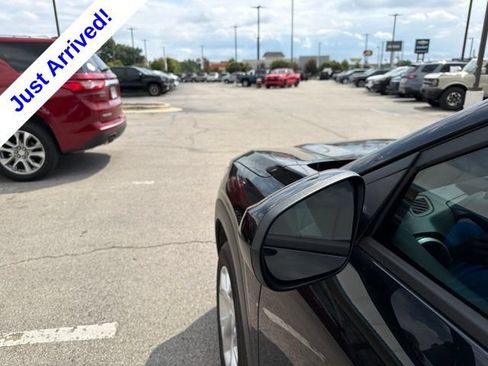 Used 2025 Chevrolet Trax LS w/ LS Convenience Package FWD image 15