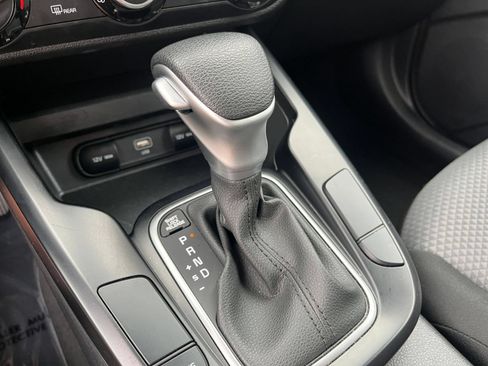 Used 2025 Kia Soul LX w/ LX Technology Package FWD image 41
