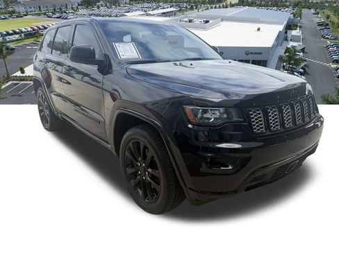Certified 2022 Jeep Grand Cherokee Laredo X image 2