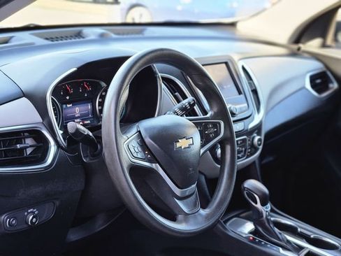 Used 2022 Chevrolet Equinox LS w/ LS Convenience Package image 12