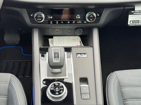 New 2025 Mitsubishi Outlander SE image 20