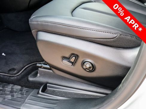 New 2026 Chrysler Pacifica Select image 24