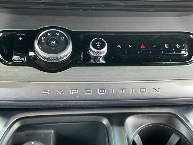Used 2026 Ford Expedition Platinum w/ Driver's Package AWD/4WD image 36