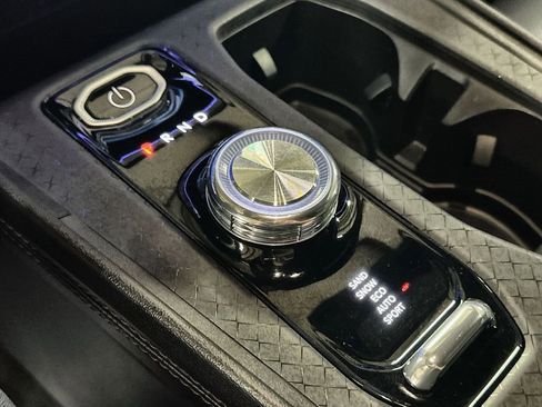 Used 2025 Jeep Wagoneer S Limited image 23