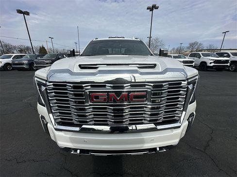 Used 2024 GMC Sierra 3500 Denali w/ Denali Reserve Package image 26