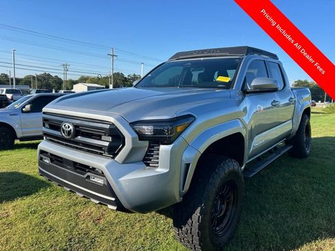 Used 2025 Toyota Tacoma SR5 AWD/4WD image 11
