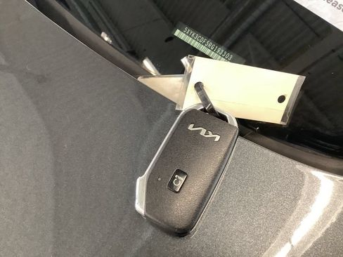 Certified 2024 Kia Sportage EX AWD/4WD image 28