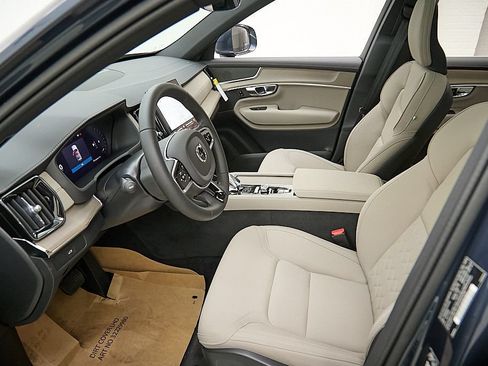 New 2026 Volvo XC90 B6 Plus w/ Protection Package AWD/4WD image 16