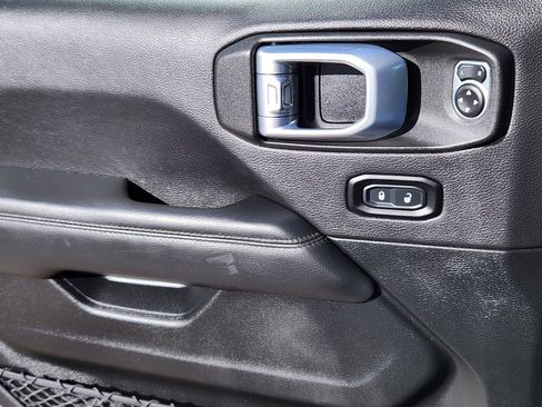 Used 2020 Jeep Wrangler Unlimited Sahara image 6