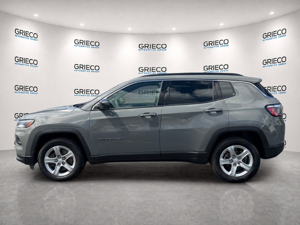 Used 2023 Jeep Compass Latitude AWD/4WD image 4