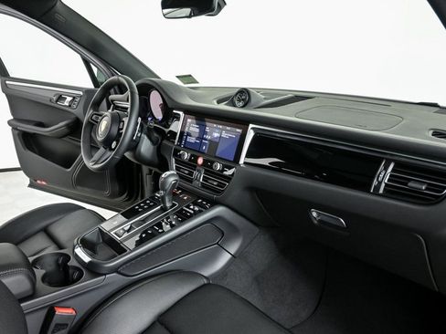 New 2026 Porsche Macan image 25
