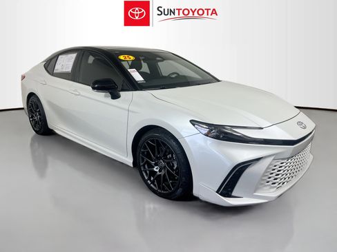 Used 2025 Toyota Camry XSE FWD image 1