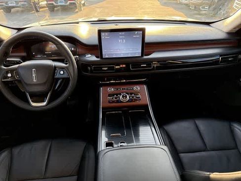 Used 2023 Lincoln Aviator Reserve w/ Equipment Group 201A image 16