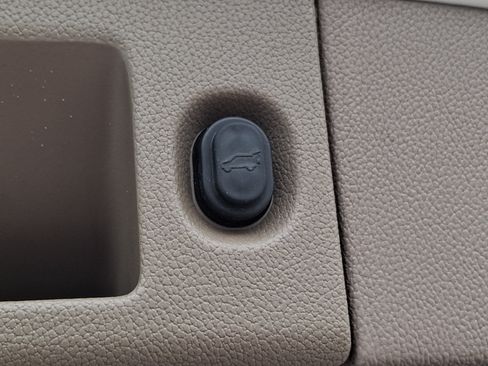 Used 2017 Chevrolet Tahoe Premier AWD/4WD image 35