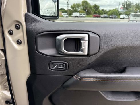Used 2020 Jeep Gladiator Mojave AWD/4WD image 14