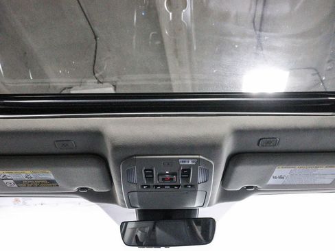 Used 2023 Toyota Highlander XLE FWD image 14