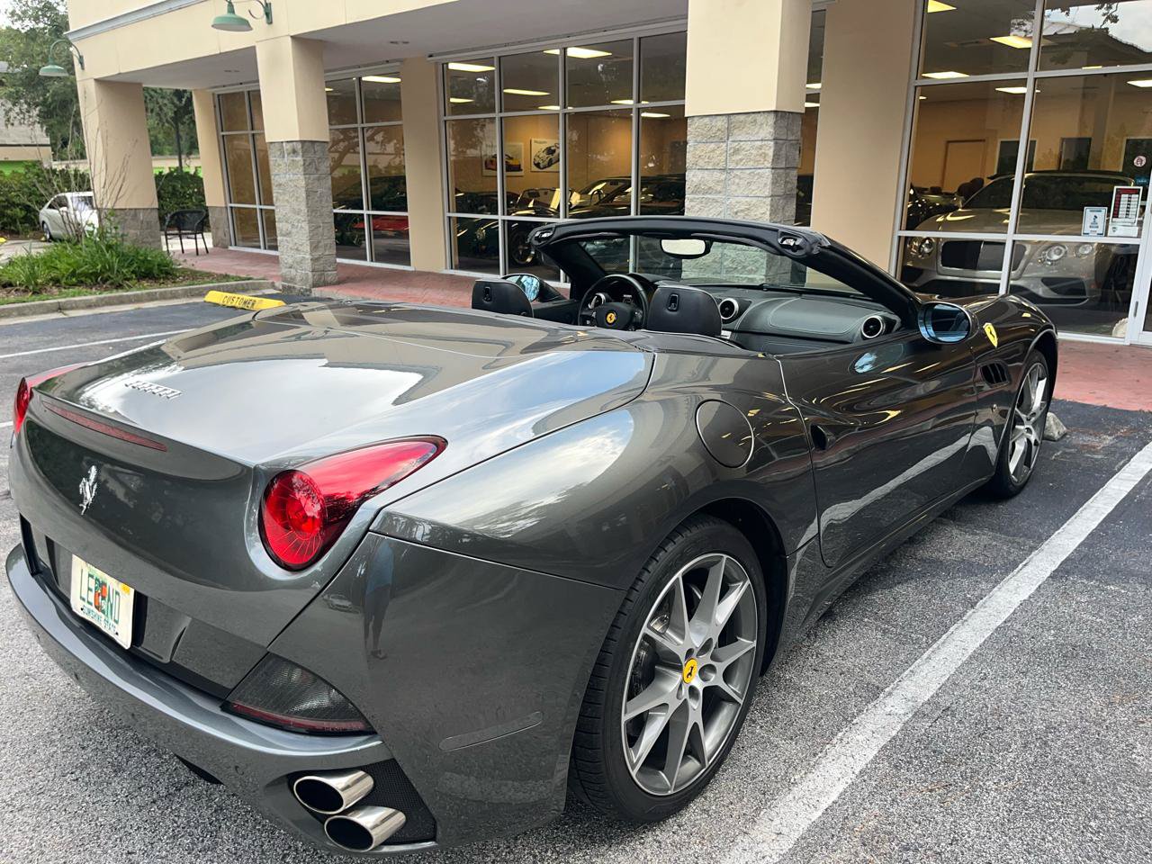 Used 2011 Ferrari California RWD image 4