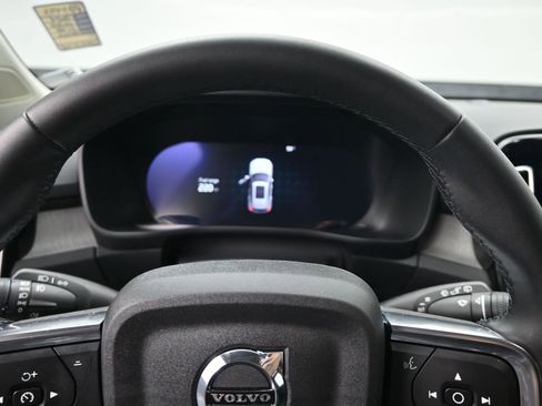 Used 2024 Volvo XC40 B5 Plus image 11