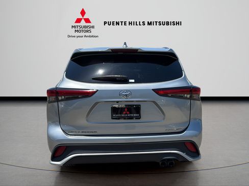 Used 2023 Toyota Highlander XSE AWD/4WD image 6