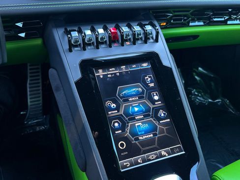 Used 2021 Lamborghini Huracan EVO image 20