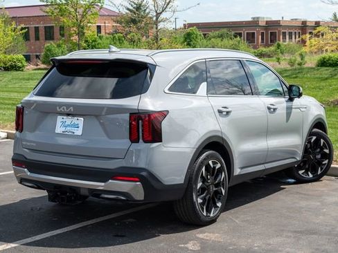 Certified 2025 Kia Sorento SX image 31