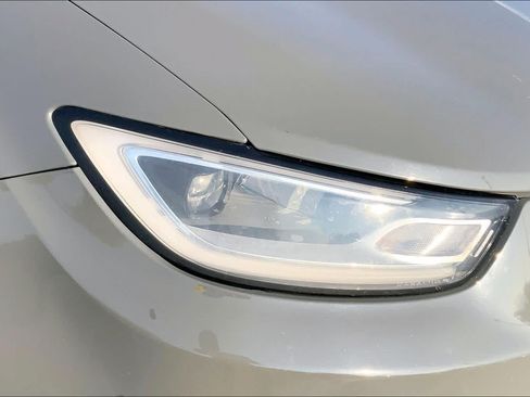 Used 2021 Chrysler Pacifica Touring-L w/ Uconnect Theater Family Group FWD image 24