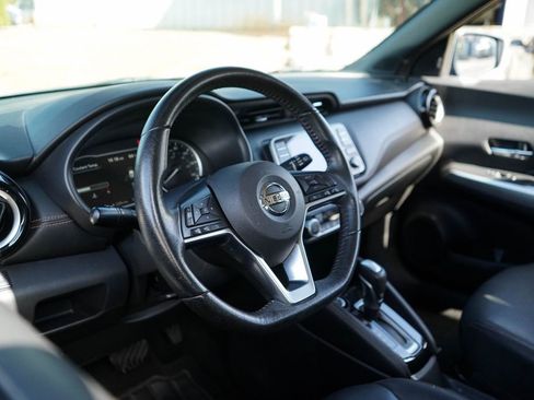 Used 2019 Nissan Kicks SR w/ SR Premium Package FWD image 6
