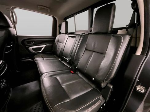 Used 2018 Nissan Titan SL w/ Chrome Package AWD/4WD image 25