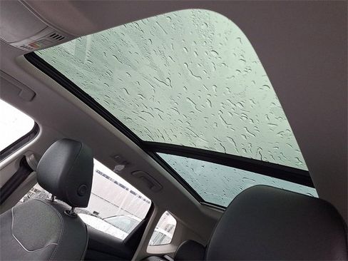 New 2026 Volkswagen Taos SE image 7