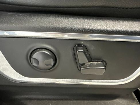 Used 2024 RAM 1500 Laramie AWD/4WD image 12