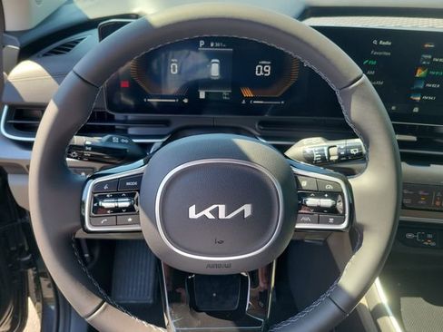 New 2026 Kia Carnival FWD image 16