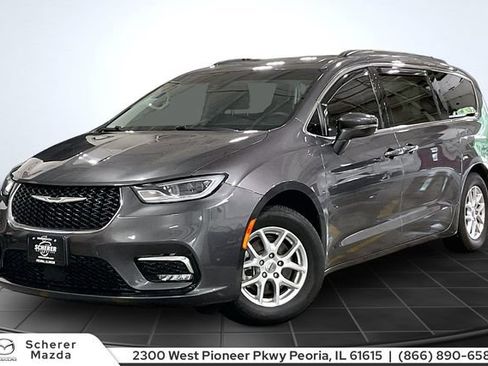 Used 2022 Chrysler Pacifica Touring-L FWD image 1