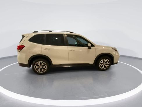 Used 2020 Subaru Forester Premium image 9