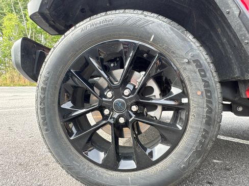 Used 2025 Jeep Wrangler Sahara w/ Safety Group image 11