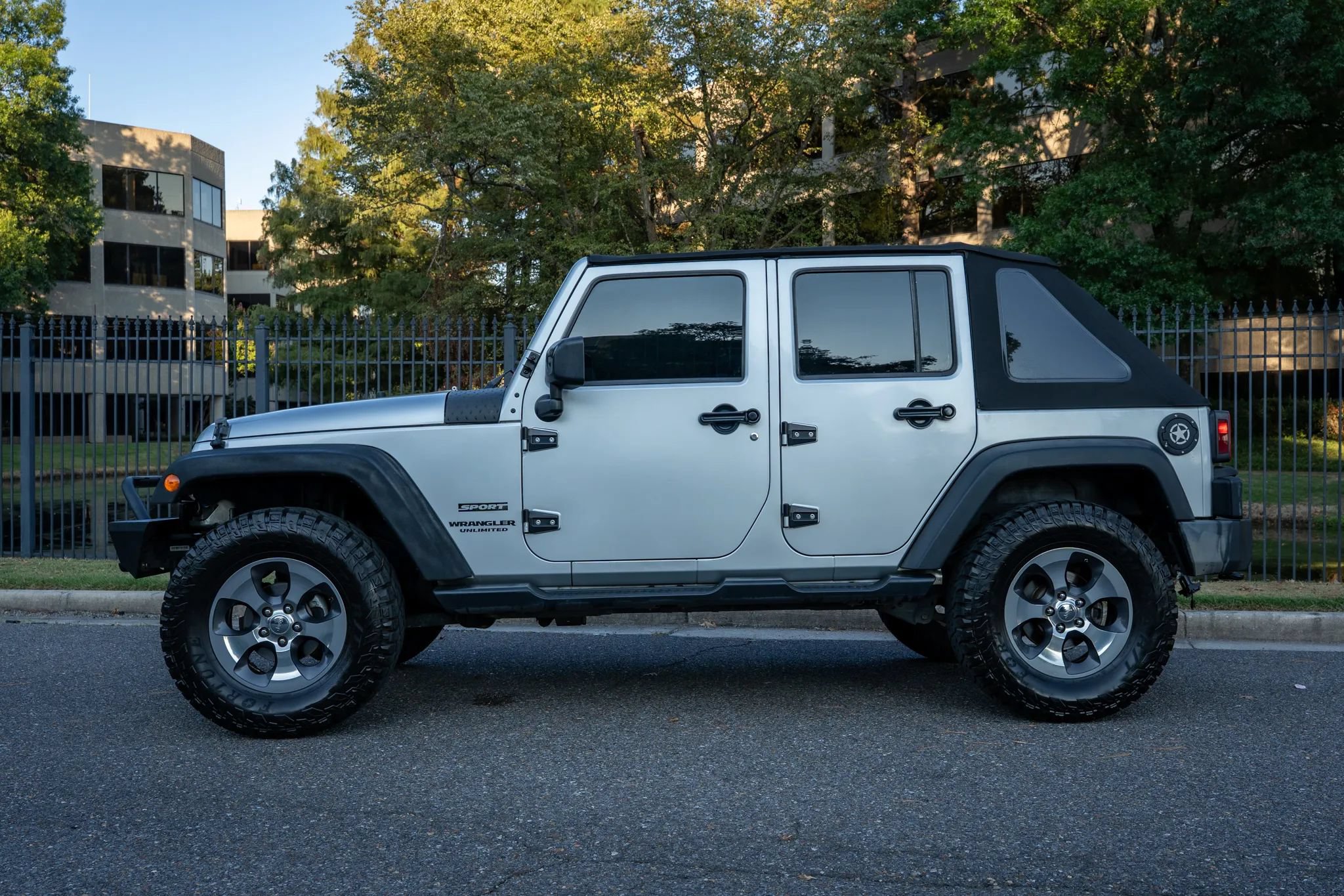 Used 2010 Jeep Wrangler Unlimited Sport RWD image 9