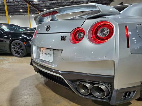 Used 2017 Nissan GT-R Premium AWD/4WD image 37