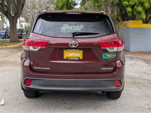 Used 2019 Toyota Highlander XLE image 6