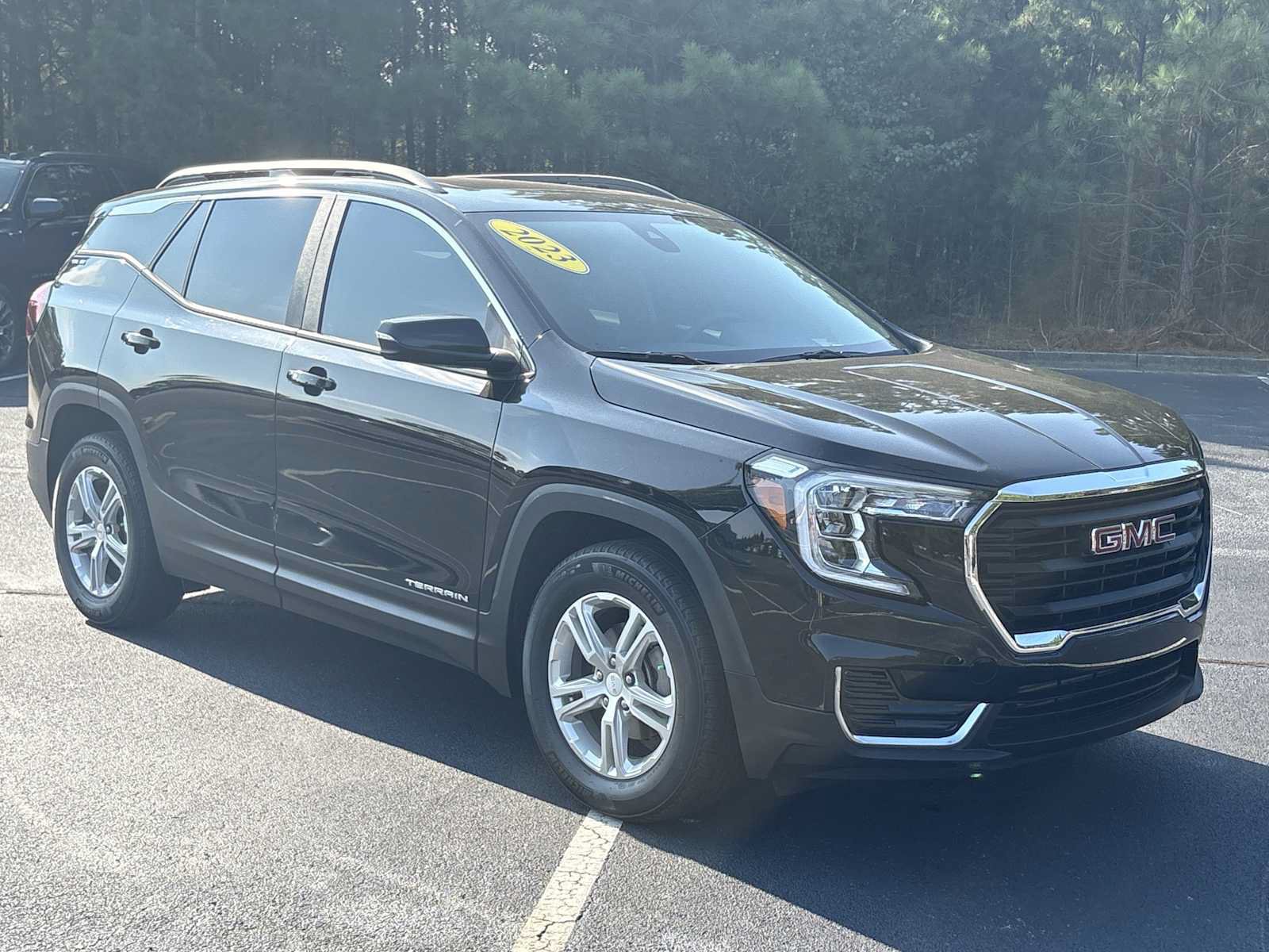 Used 2023 GMC Terrain SLE w/ Driver Convenience Package FWD image 27