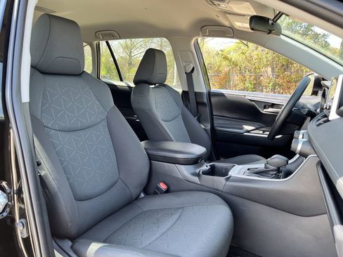 Used 2024 Toyota RAV4 XLE image 24