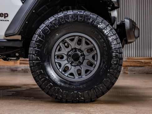 Used 2024 Jeep Wrangler Unlimited Rubicon w/ Technology Group AWD/4WD image 10