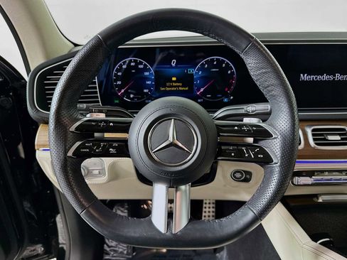 Used 2024 Mercedes-Benz GLS 580 4MATIC image 15