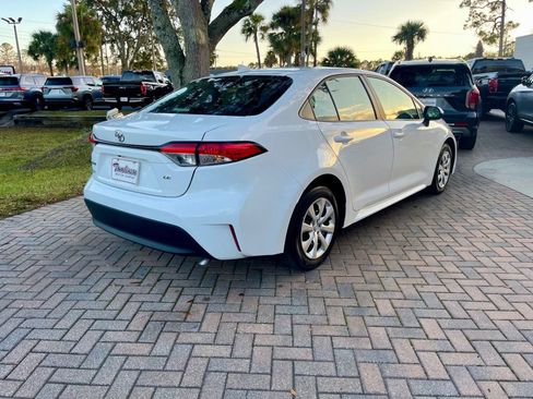 Used 2024 Toyota Corolla LE image 5