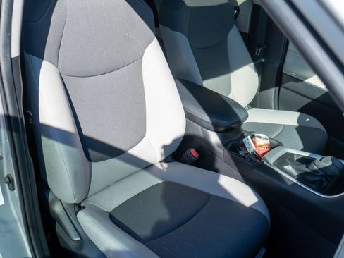 Used 2019 Toyota RAV4 XLE w/ Carpet Mat Package FWD image 9