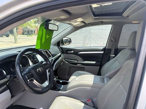 Used 2015 Toyota Highlander XLE AWD/4WD image 23