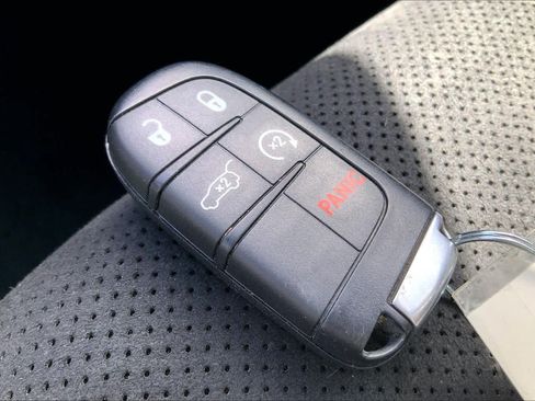 Used 2022 Jeep Grand Cherokee Laredo X AWD/4WD image 24
