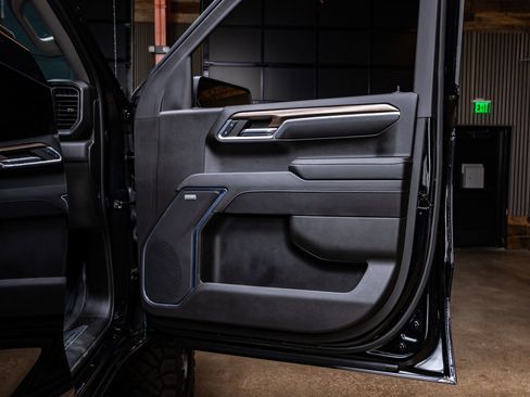 Used 2024 Chevrolet Silverado 1500 LT Trail Boss w/ Convenience Package II AWD/4WD image 32