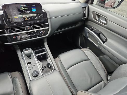 Used 2023 Nissan Pathfinder SL w/ Lighting Package (N92) AWD/4WD image 12