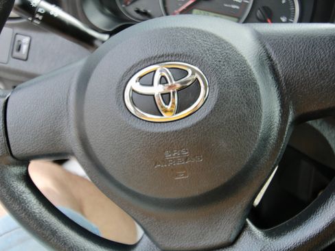 Used 2012 Toyota Yaris L image 17