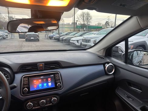 Used 2025 Nissan Versa SV image 35