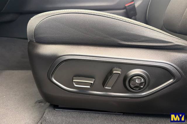 Used 2024 Jeep Grand Cherokee Laredo X RWD image 13